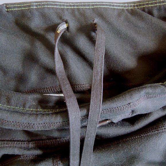 Women's Nike Dri Fit Black Capri Leggings w/ Pockets S - Picture 6 of 9